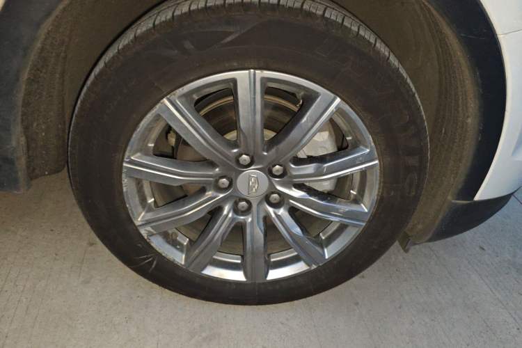 Used Cadillac XT4 2020 28T Two-Wheel-Drive Leading Version Right Front Wheel Hub