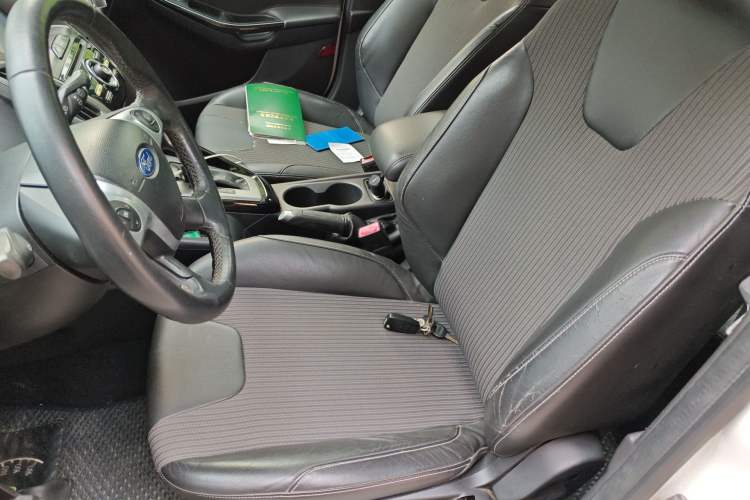 Used Ford Focus 2012 Sedan 1.6L Automatic Fashion Edition