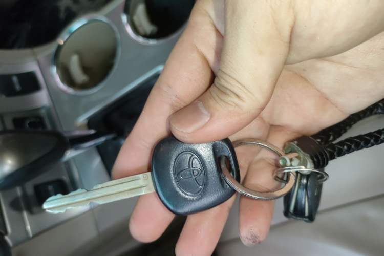 Used Toyota Highlander 2012 2.7L Two-Wheel Drive 7-Seater Luxury Edition Vehicle Key