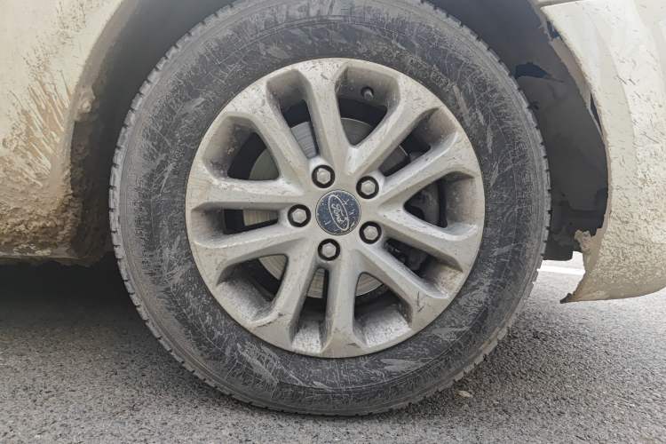 Used Ford Focus 2013 Hatchback Classic 1.8L Manual Fashion Edition
