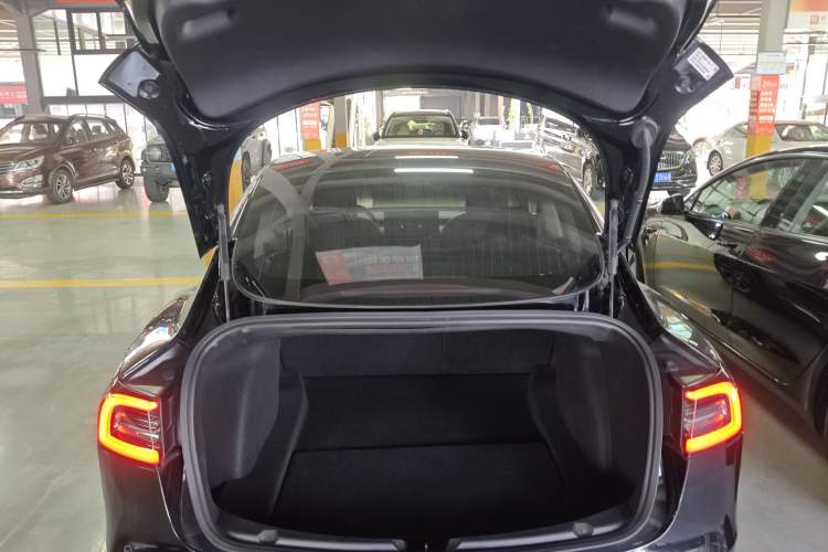 Used Tesla Model 3 2019 Long-Range Rear-Wheel-Drive Version