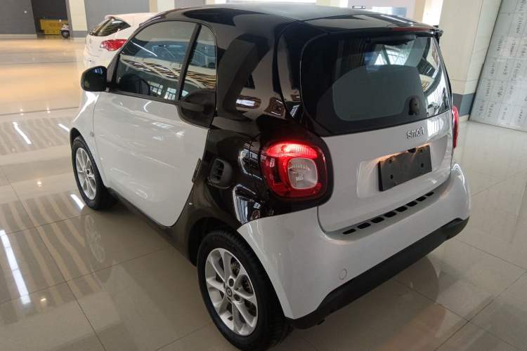 Used smart fortwo 2015 1.0L 52 kW hardtop Dynamic version
