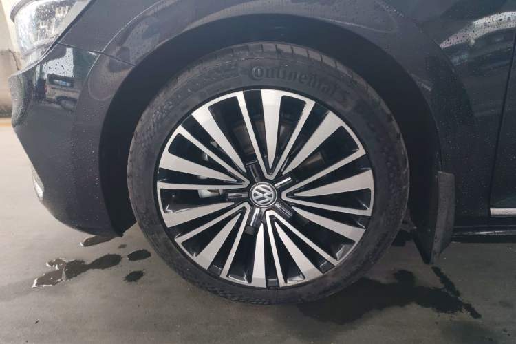 Used Volkswagen Passat 2020 330TSI Luxury Edition China VI Left Front Wheel Hub