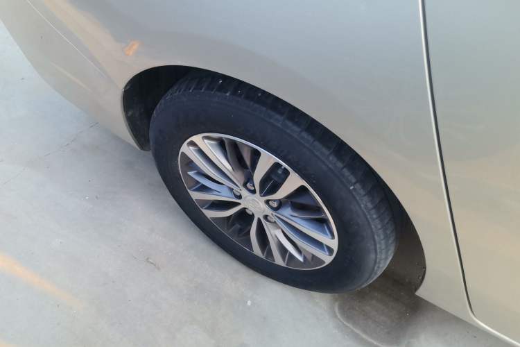 Used Buick GL8 2022 ES Landtrek 653T Luxury Edition Exterior 5