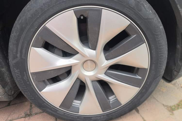 Used Tesla Model Y 2022 Revised Version Rear-Wheel Drive Right Front Wheel Hub