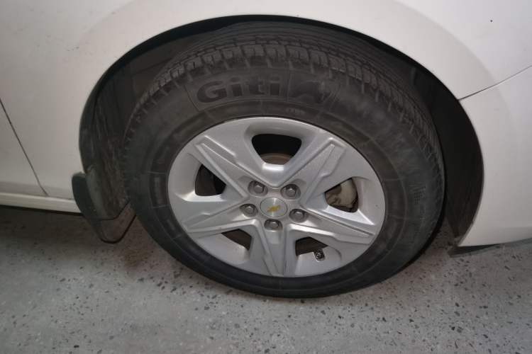 Used Chevrolet Cavalier 2019 320 Automatic Enjoyment with Sunroof Right Front Wheel Hub