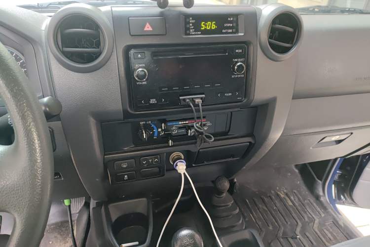 Used Toyota Land Cruiser 2018 4.0L LC76 4-Seater Four-Wheel Drive Middle East Version
