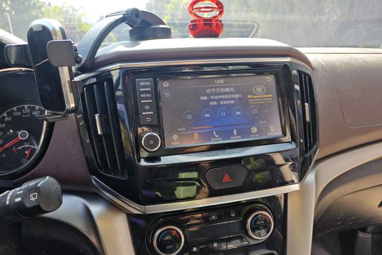 Used Venucia T70X 2016 2.0L CVT SmartFun Sport Edition