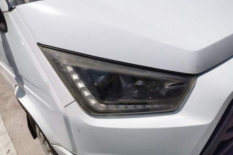 Used JMC Transit 2017 2.8T Commercial Version Long Wheelbase Mid-Roof 6/7/8-Seater JX493 Right Front Headlight