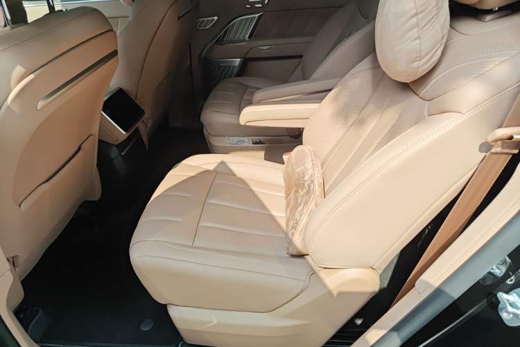 Used ONVO Luxeed L90 2025 Model—Ultra Six-Seater Version
