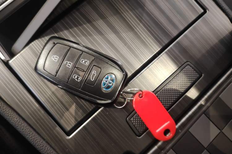 Used Toyota Sienna 2023 2.5L Hybrid Deluxe Edition
