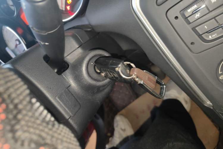 Used Peugeot 308 2014 Enjoy Edition Classic 1.6L Manual YouShang Model Vehicle Key