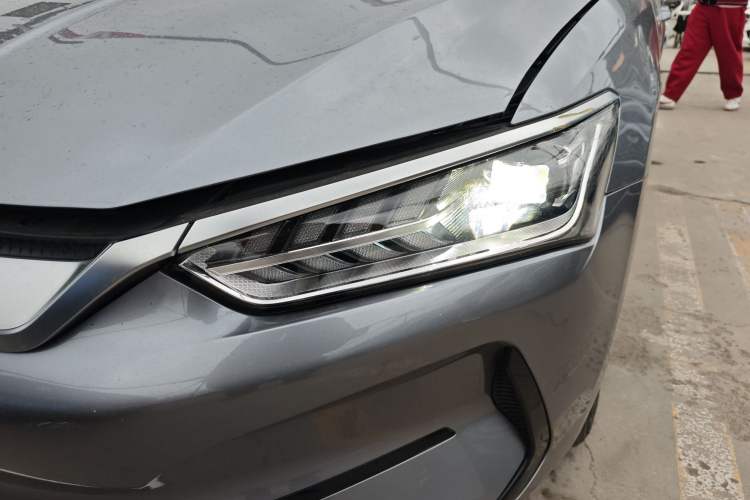 Used BYD Qin PLUS 2021 EV 400KM Luxury Model
