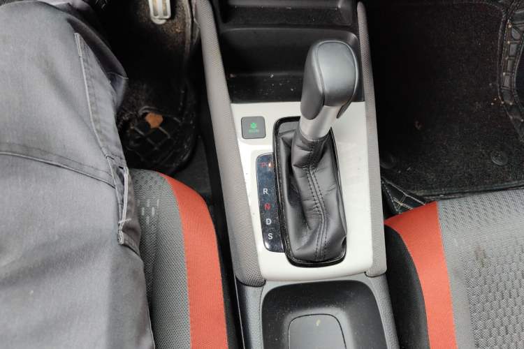Used Honda LIFE 2023 1.5L CVT SPO-SS Dynamic Edition Gear Lever