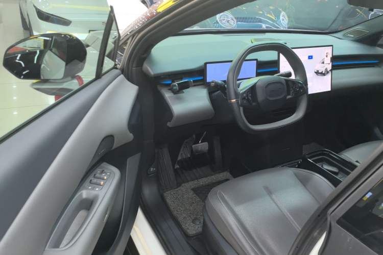 Used Lynk & Co Z20 2025 530 km Range Rear-Wheel Drive Pro
