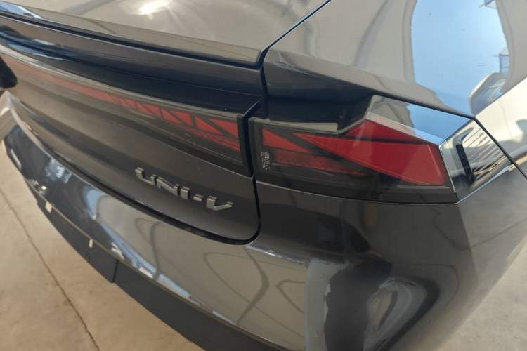 Used Changan UNI-V 2022 1.5T Prestige Version