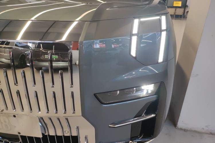 Used Zeekr 009 2024 7-Seater Walk-Through Version Four-Wheel Drive 108 kWh Left Front Headlight