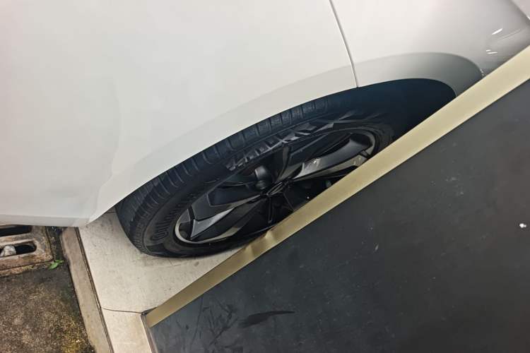 Used GAC Trumpchi GA6 2019 270T Automatic Luxury Edition Left Front Wheel Hub