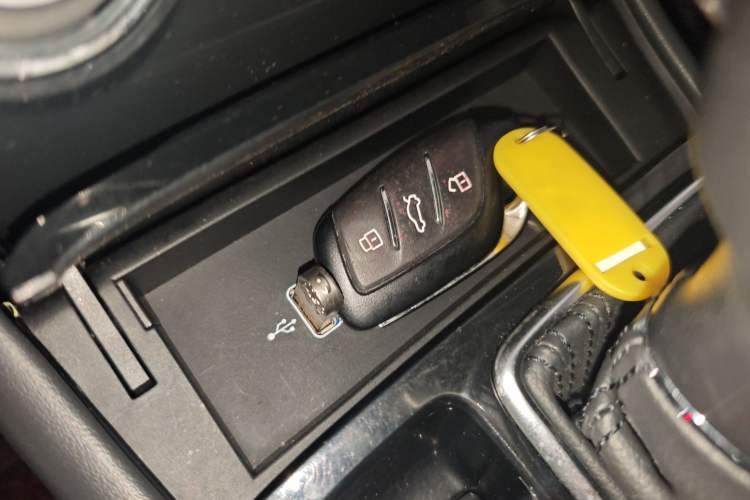 Used Roewe RX3 2018 1.6L CVT Flagship Edition Interior 1