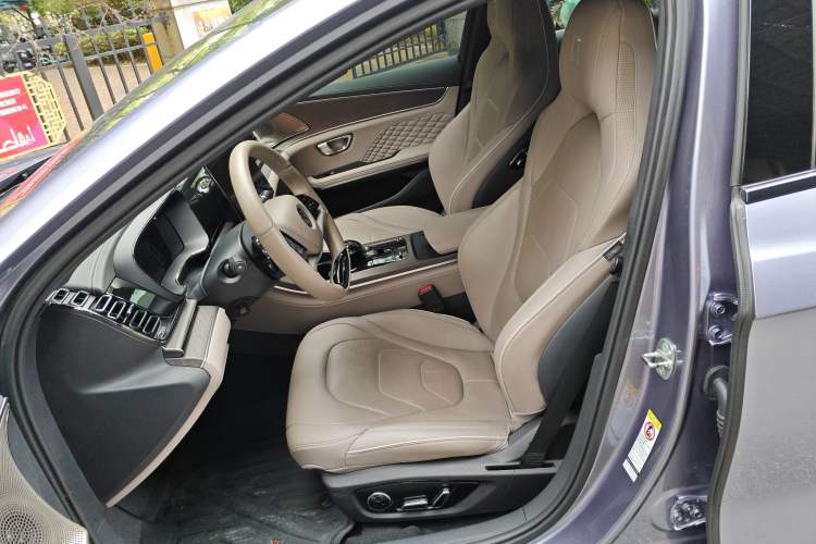 Used BYD Han 2024 EV Glory Edition 610 km All-Wheel Drive "Tian Shen Zhi Jia" Intelligent Driving Model
