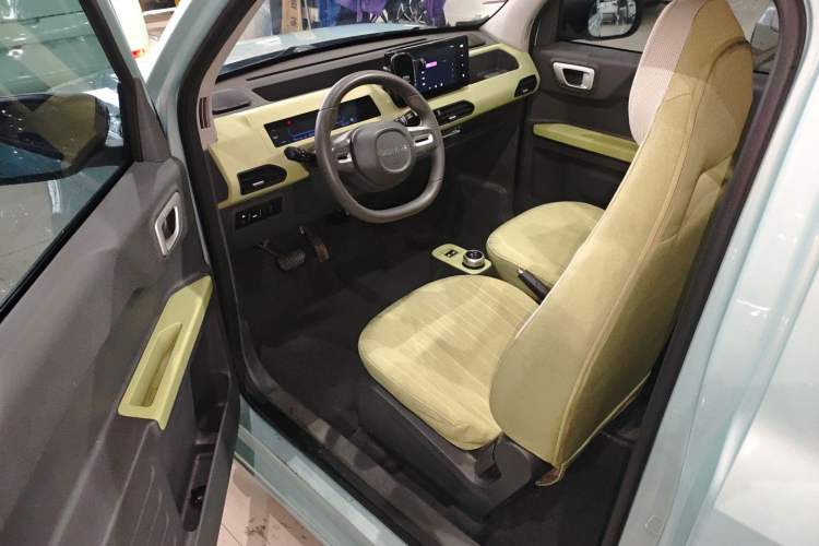 Used Geely Galaxy Panda 2023 Panda Mini 200km Endurance Bear
