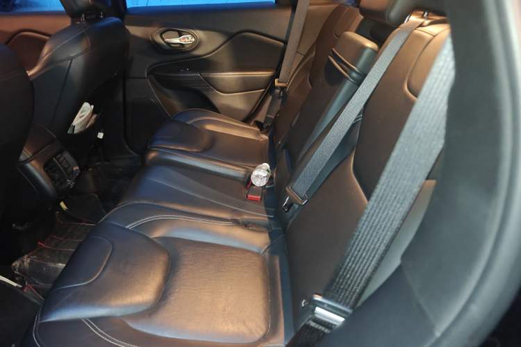 Used Jeep Cherokee 2017 2.0L Superior Edition
