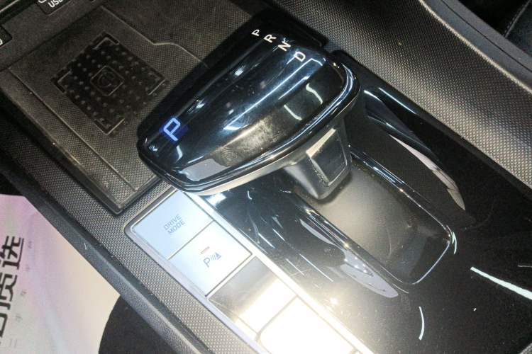 Used Hyundai Elantra 2023 1.5L CVT LUX Prestige Edition Gear Lever