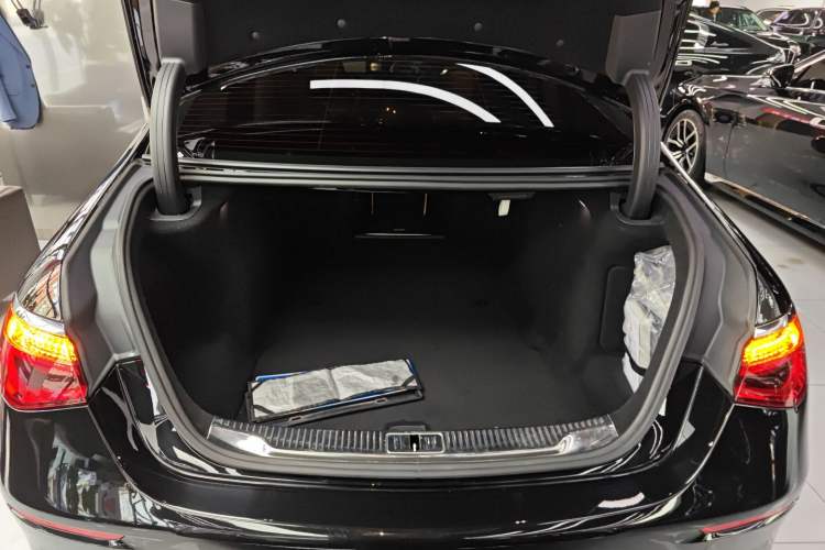 Used Mercedes-Benz S-Class 2022 S 450 L 4MATIC Trunk