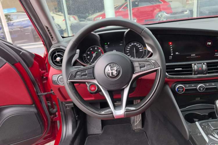 Used Alfa Romeo Giulia 2017 2.0T 200HP Luxury Edition
