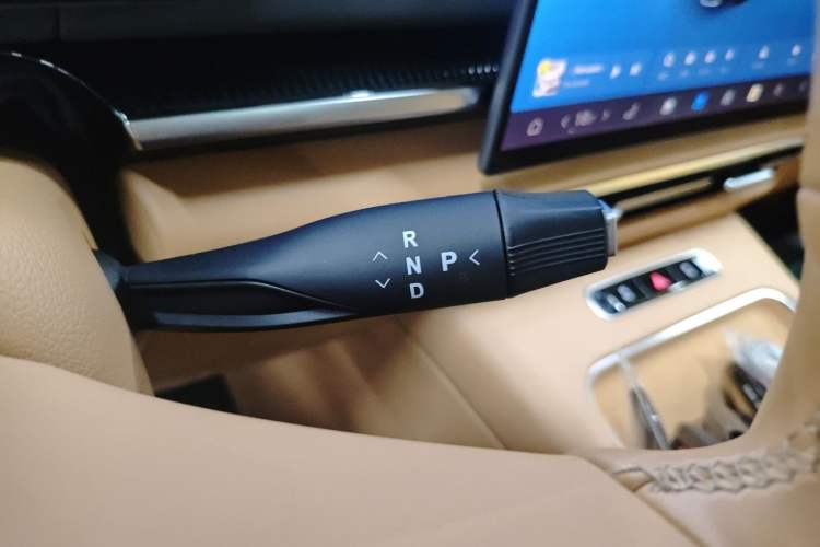 Used VOYAH Dream 2025 PHEV Four-Wheel-Drive Flagship Kunpeng Edition