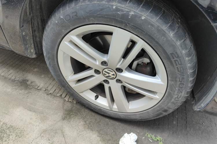 Used Volkswagen Sharan 2016 380TSI Comfort Edition 7-Seater Right Front Wheel Hub