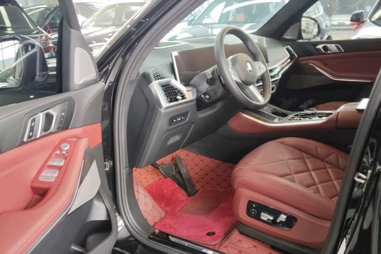 Used BMW X5 2023 xDrive 40Li M Sport Night Edition Package
