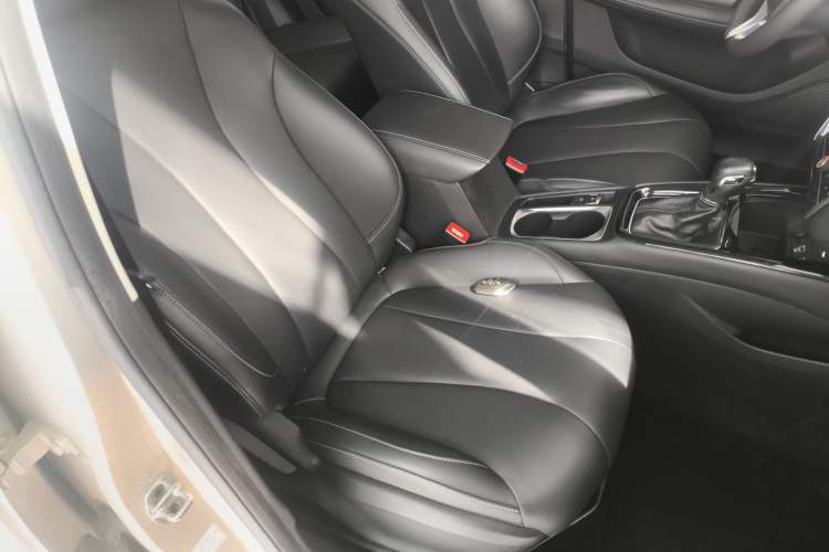 Used Roewe i5 2019 1.5L Automatic 4G Connected Linghao Flagship Edition