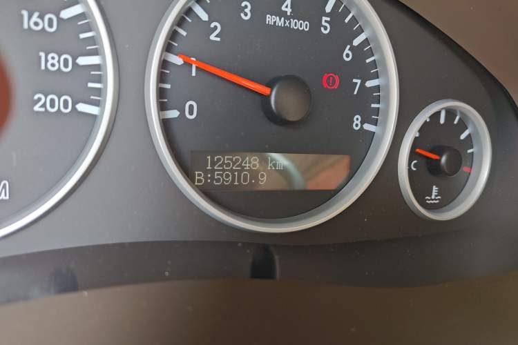 Used Buick GL8 2014 2.4L Classic Edition Odometer Close Up