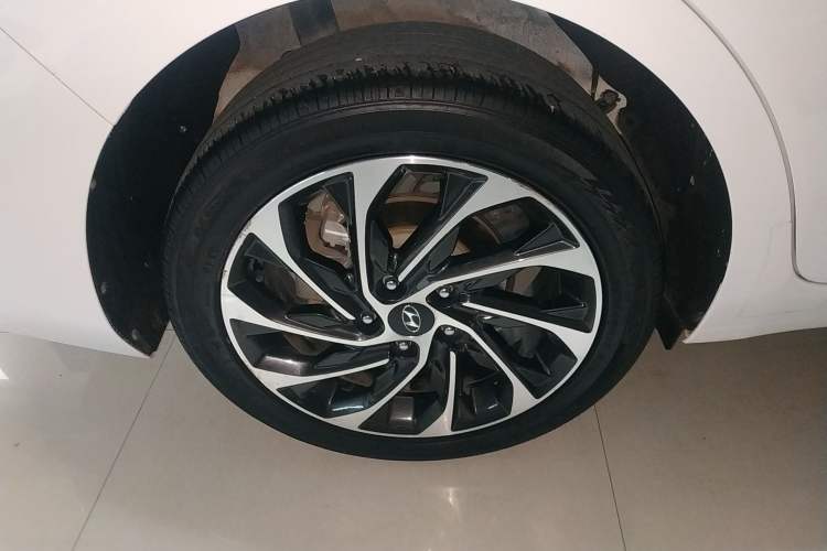 Used Hyundai Elantra (6th Generation / Lingdong) 2019 1.5L CVT ZhiXuan – Elite Version Right Rear Wheel Hub