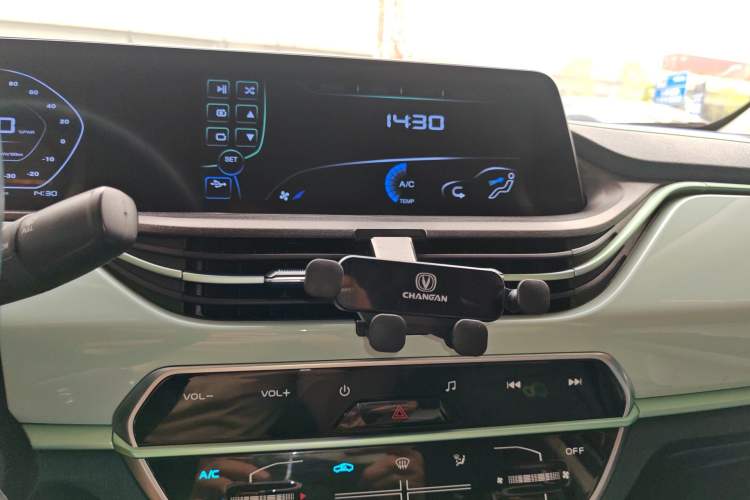 Used CHANGAN Benni E-Star 2022 National Edition Colorful Limited Edition (Fast-Charging Version) Lithium NMC Audio And AC Panel