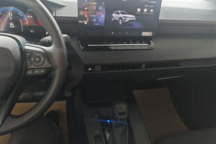 Used Toyota Corolla Cross 2026 Model 2.0L Smart Electric Hybrid Dual-Engine Pioneer Edition
