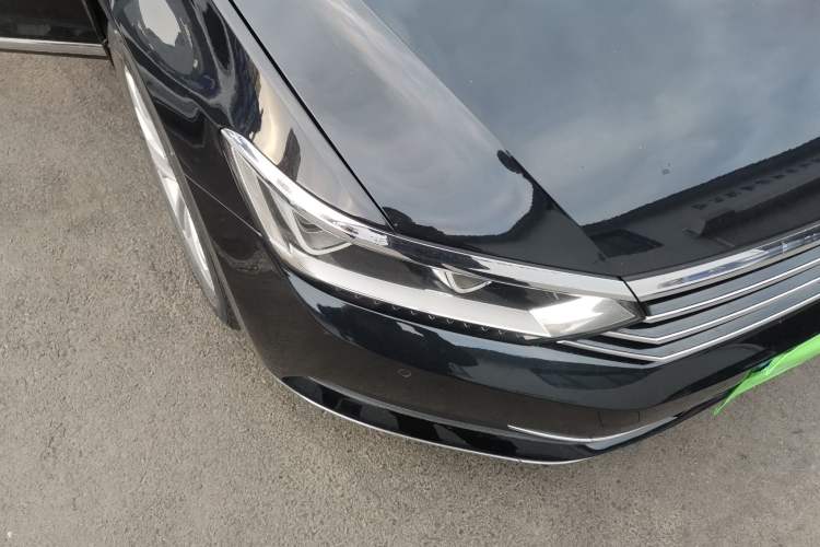 Used Volkswagen Magotan 2017 380TSI DSG Luxury Model Right Front Headlight