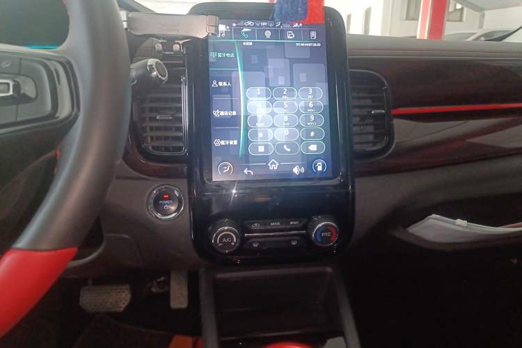 Used Chery QQ Little Ant 2022 Restyled Version Sweet Pink Edition Half-Sugar Version 28.8 kWh 30 kW 301 km Audio And AC Panel