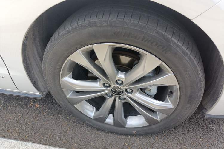 Used Toyota SIENNA 2024 2.5L Hybrid Luxury Edition Right Front Wheel Hub