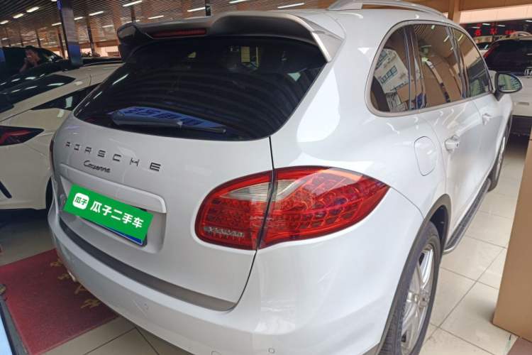 Used Porsche Cayenne 2014 Cayenne Platinum Edition 3.0T Rear Right 45 Deg