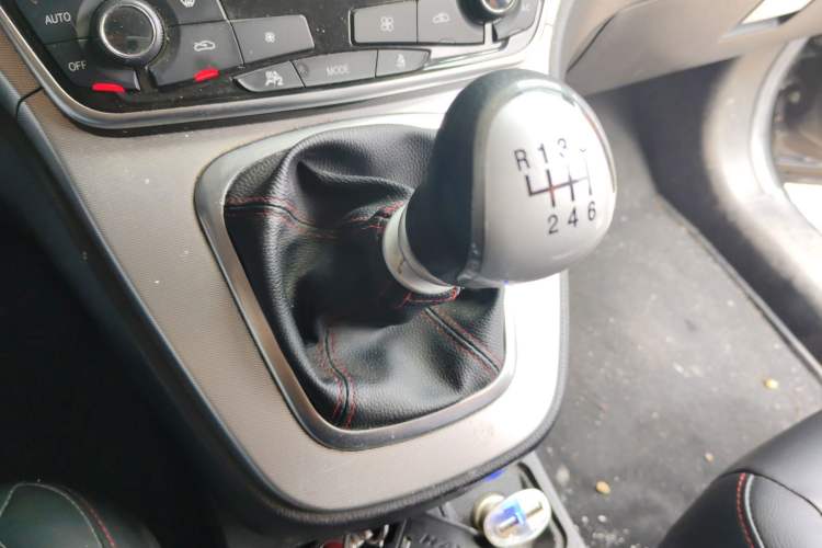 Used Haval M6 2018 1.5T Manual Two-Wheel Drive Elite Model Gear Lever