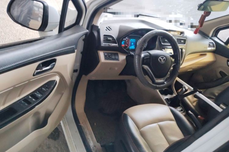 Used FAW Yingzhi 737 2015 1.5L Manual Deluxe Navigation Version Driver Seat