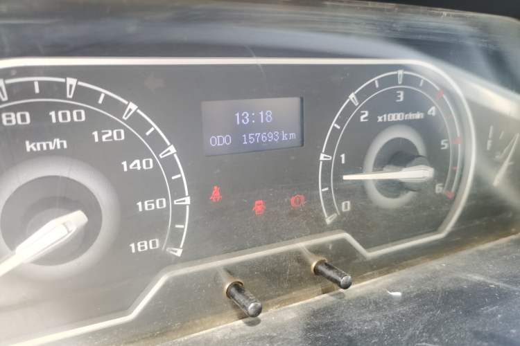 Used SAIC MAXUS Xintu V80 2021 2.0T Manual Classic Aoyuntong Short Wheelbase Mid-Roof 5/6-Seater Odometer Close Up