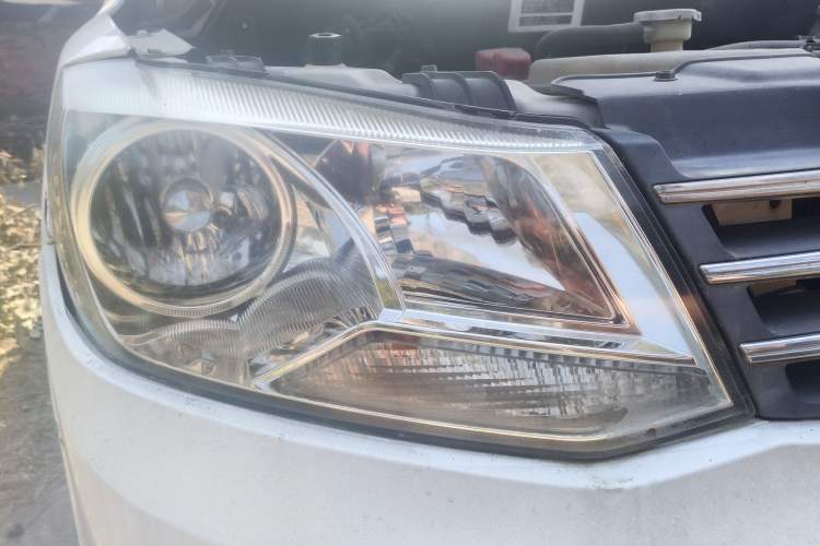 Used Dongfeng Fengon 330 2016 1.5L Manual Enjoyment Model DK15 Right Front Headlight