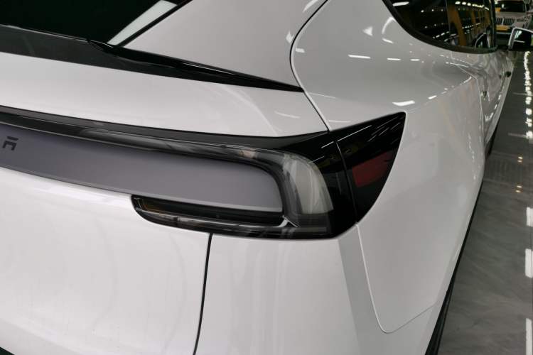 Used Tesla Model Y L 2025 Model Long-Range All-Wheel-Drive Version