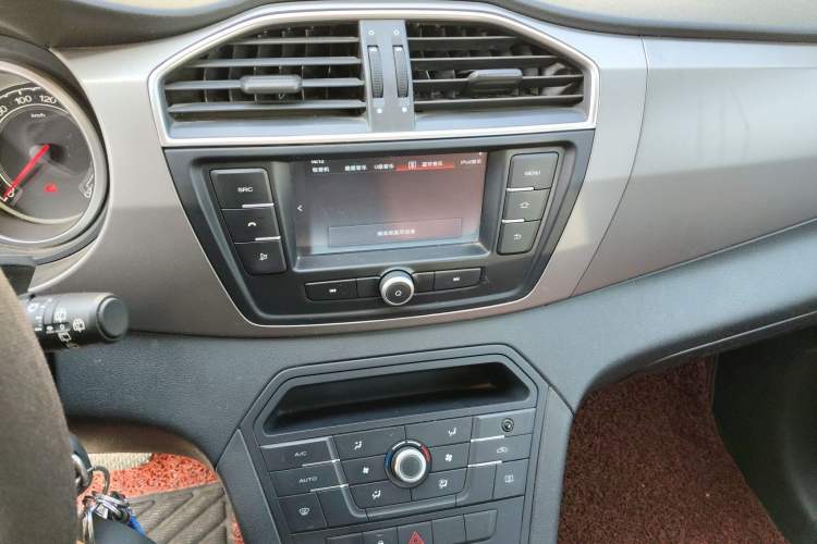 Used MG GS 2015 1.5TGI TST Elite Edition Audio And AC Panel