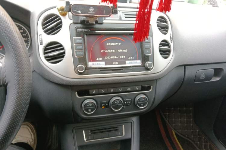 Used Volkswagen Tiguan 2015 1.8TSI Automatic Two-Wheel Drive Luxury Model Audio And AC Panel