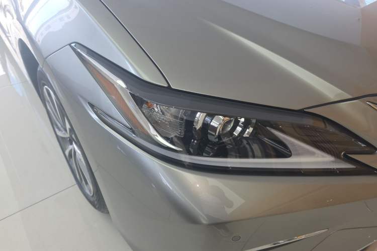 Used Lexus ES 2023 200 Excellence Edition Right Front Headlight