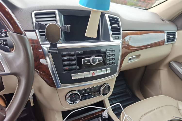 Used Mercedes-Benz M-Class 2014 ML 400 4MATIC Luxury Model
